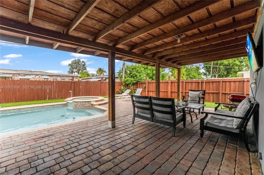 Photo of 2310 De Soto Dr, Miramar, FL 33023 (MLS # A12002836)