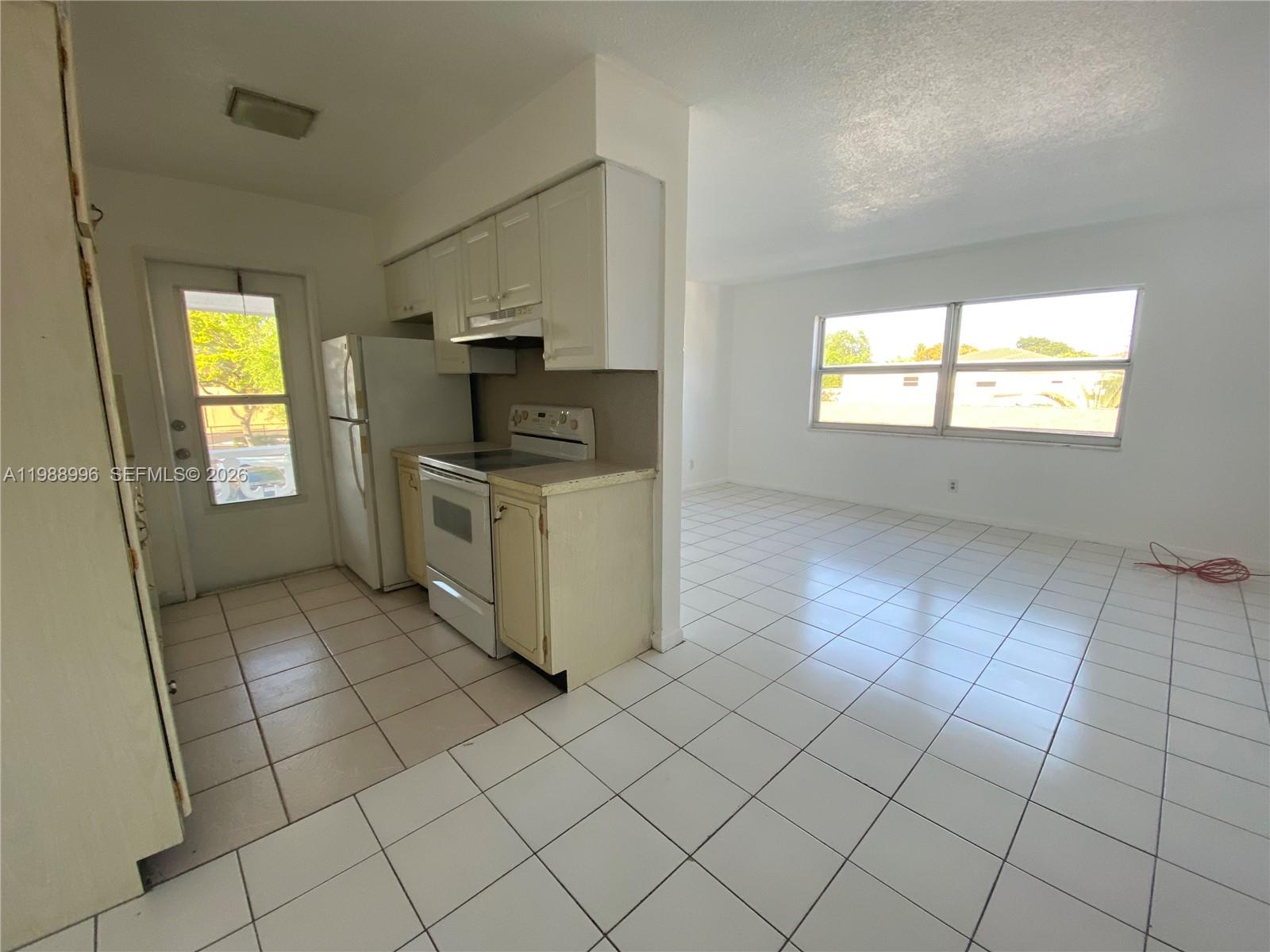 HOLLYWOOD - Residential Lease