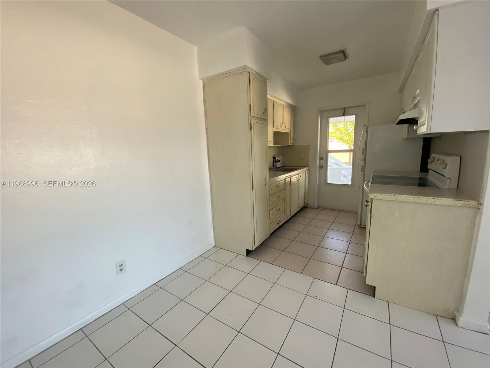 HOLLYWOOD - Residential Lease