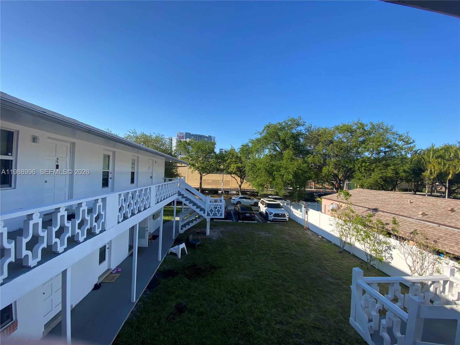 HOLLYWOOD - Residential Lease