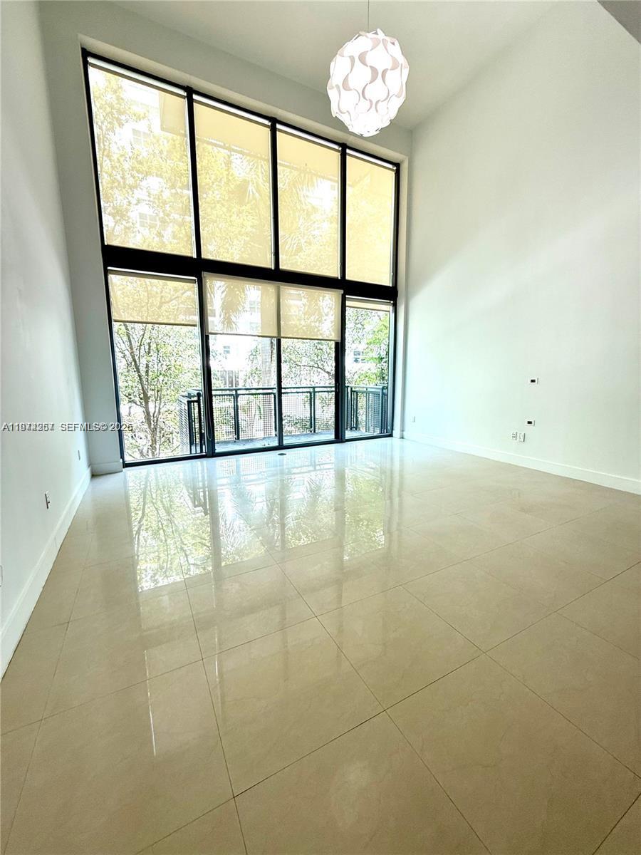 6000 Collins Ave 313