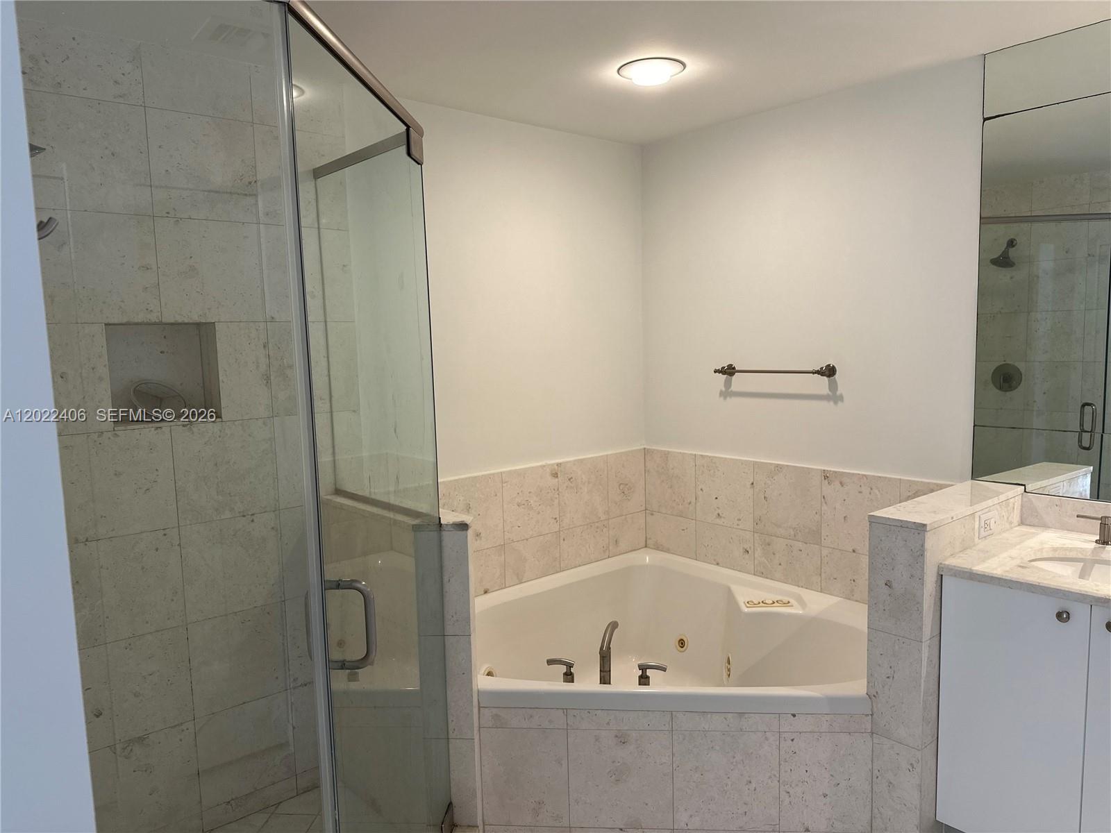 CARBONELL CONDO - Residential