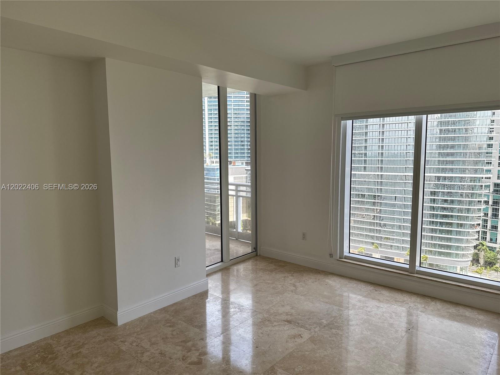 CARBONELL CONDO - Residential