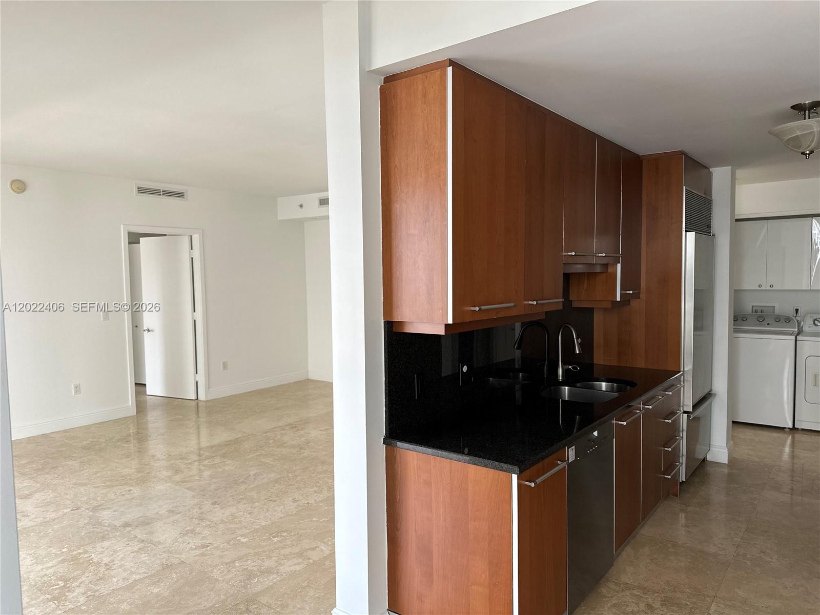 CARBONELL CONDO - Residential