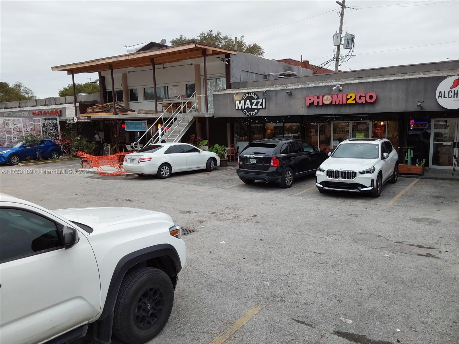 High volume well established 9 years turn key business, owner ready to begin retirement, currently operate as a fast services Pho/Vietnamese dine-in bistro + busy take out restaurant. 4.5 stars across all social media platforms. Located in the heart of NMB West Dixie foddie district, across the street from just build 400 unit rental mix use building plus 2000+ more new unit within 1 miles of potential new customers, 4 workers per day only runs the show at this time.