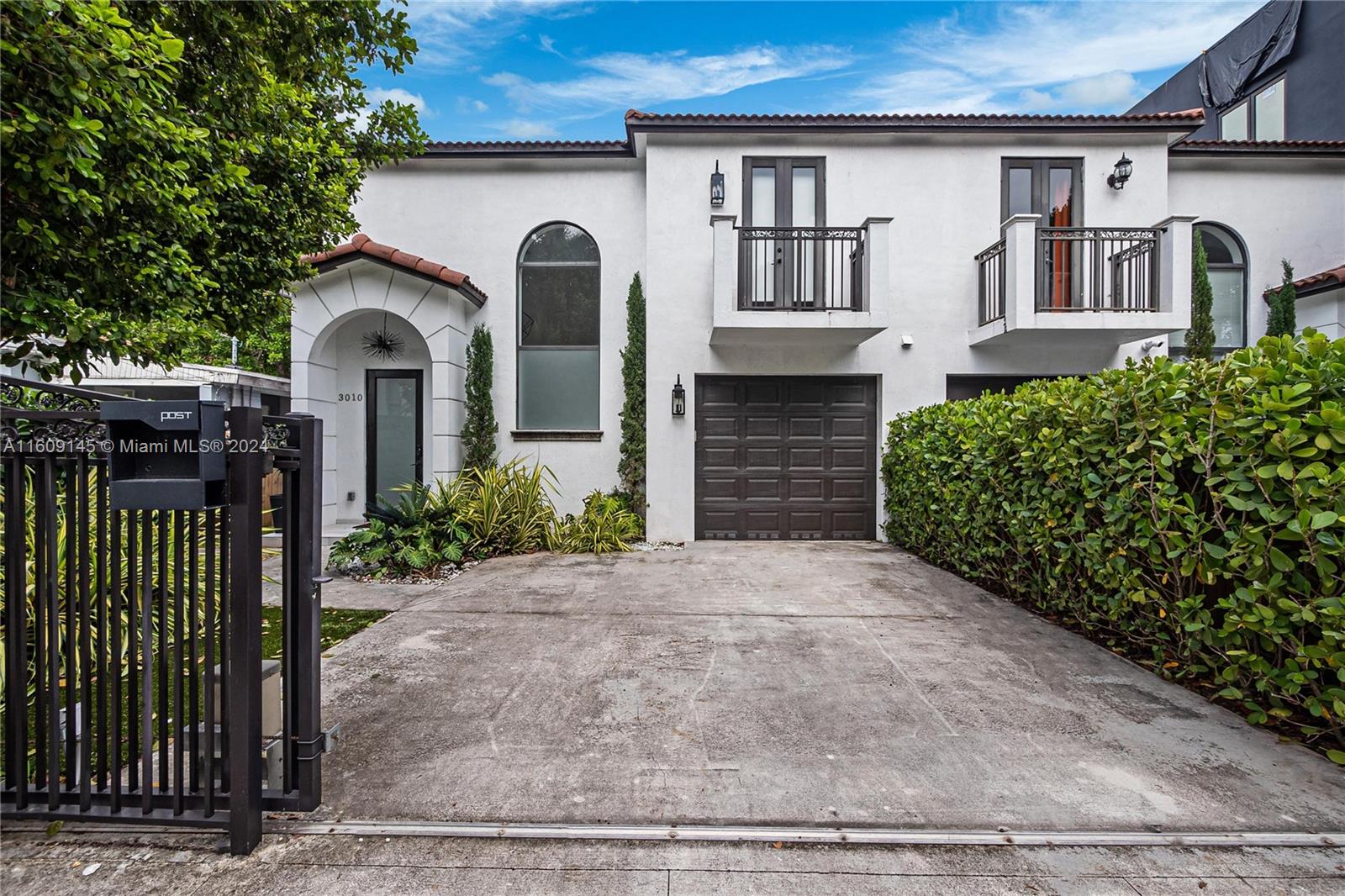 View Miami, FL 33133 townhome
