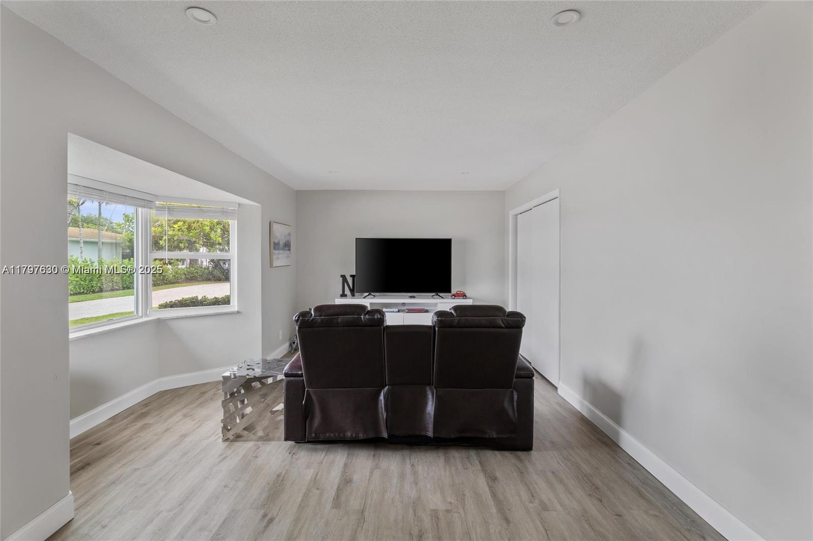 SUNRISE KEY - Residential Lease