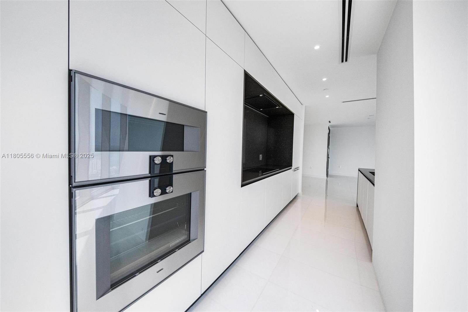 ASTON MARTIN RESIDENCE - Residential