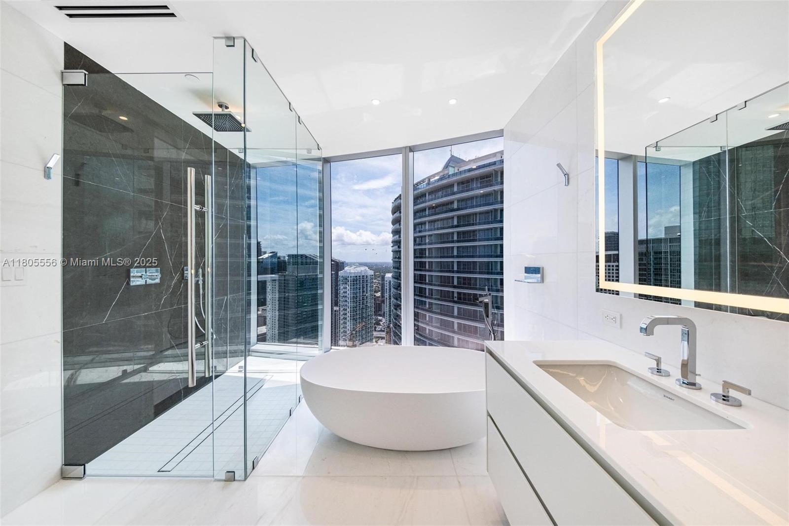 ASTON MARTIN RESIDENCE - Residential