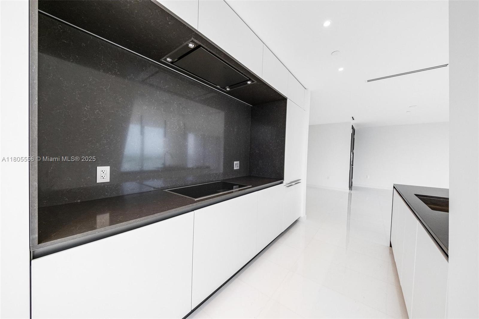 ASTON MARTIN RESIDENCE - Residential