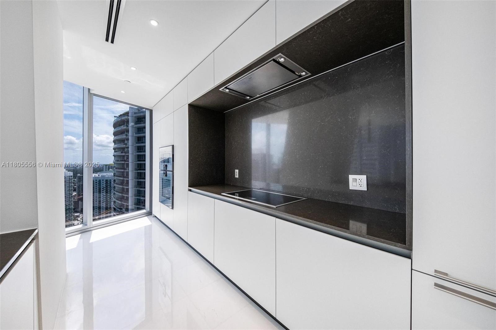 ASTON MARTIN RESIDENCE - Residential