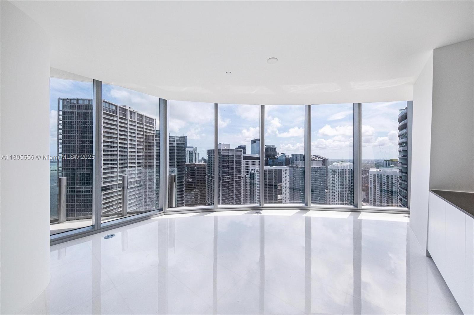 ASTON MARTIN RESIDENCE - Residential