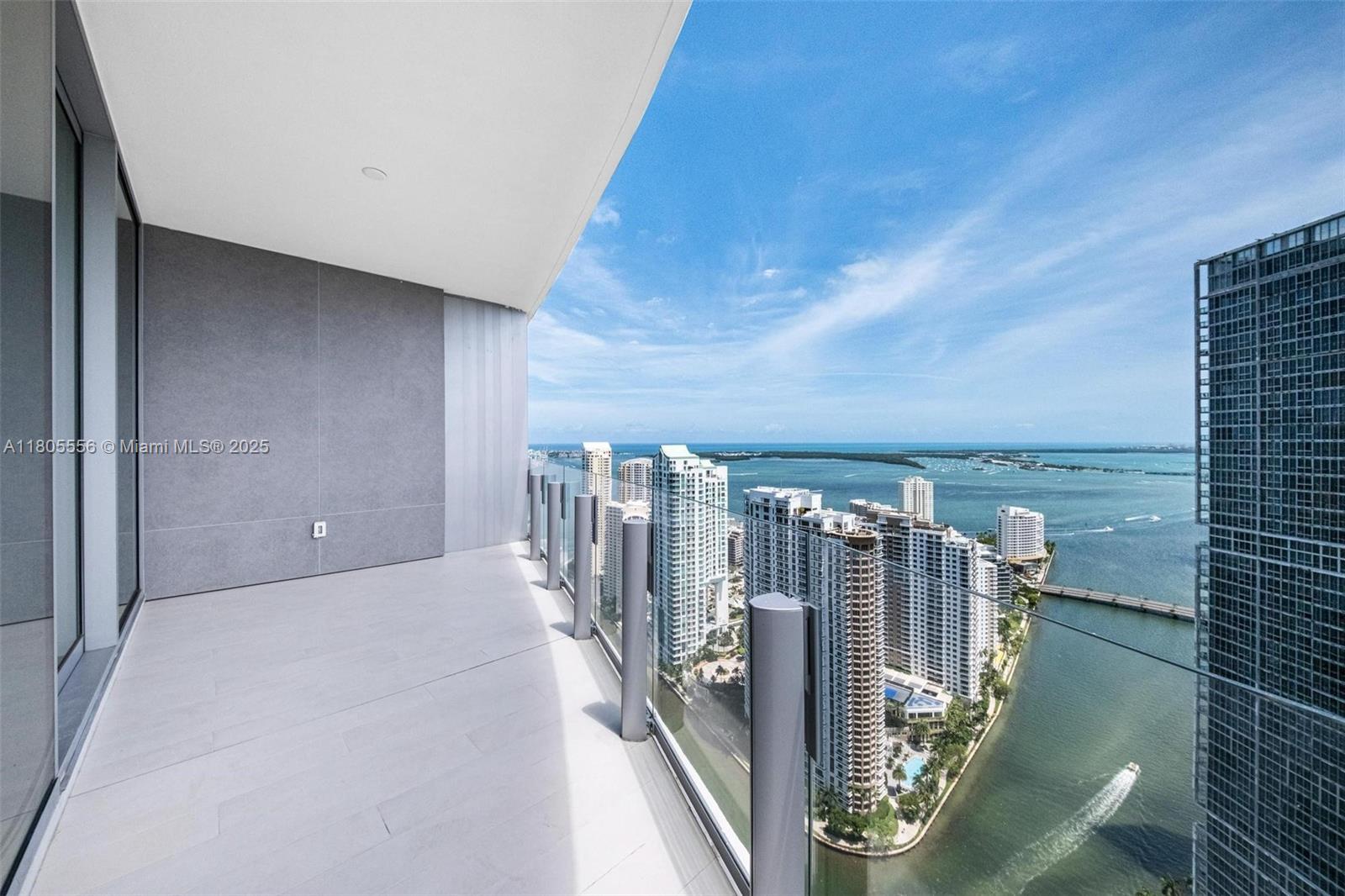 ASTON MARTIN RESIDENCE - Residential