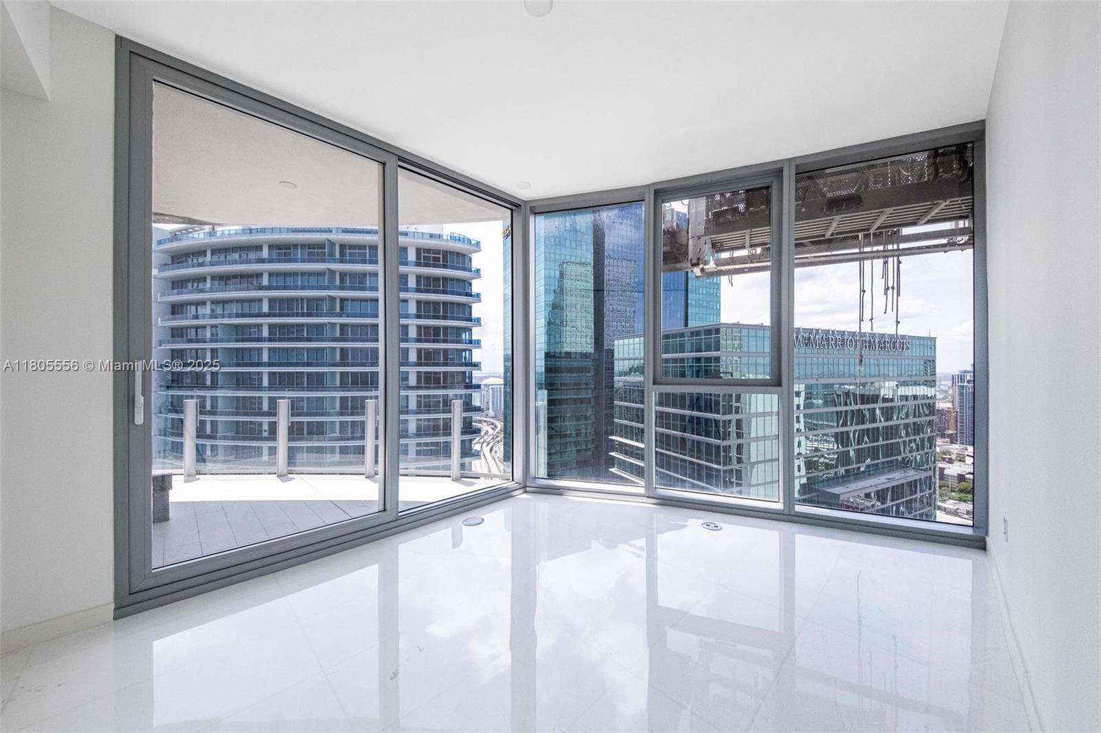 ASTON MARTIN RESIDENCE - Residential