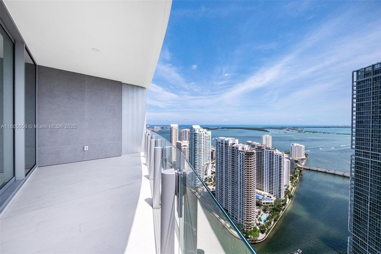 ASTON MARTIN RESIDENCE - Residential