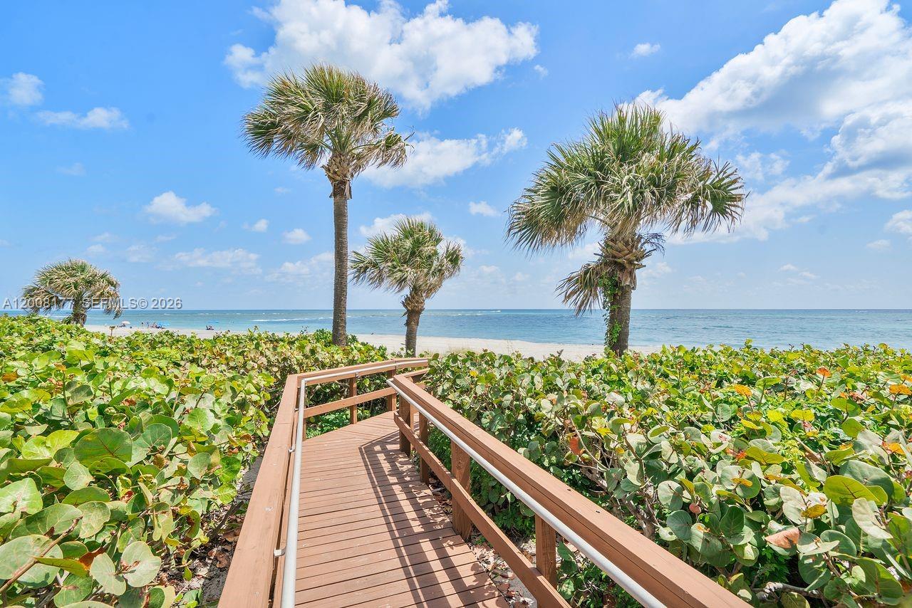 OCEAN TRAIL CONDO IV - Residential