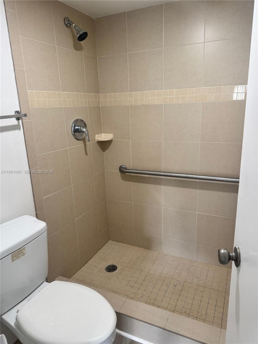 LIME BAY CONDOMINIUM 8 - Residential