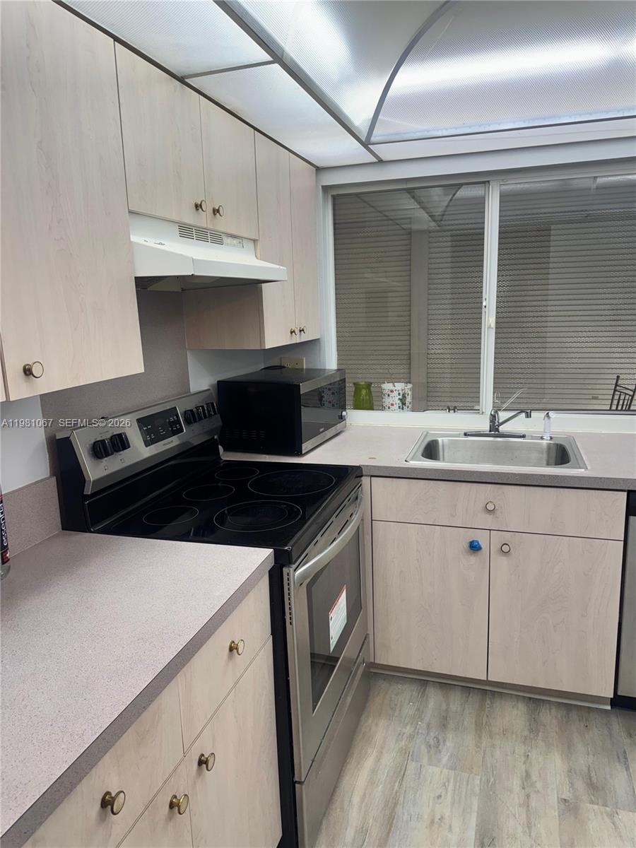 LIME BAY CONDOMINIUM 8 - Residential