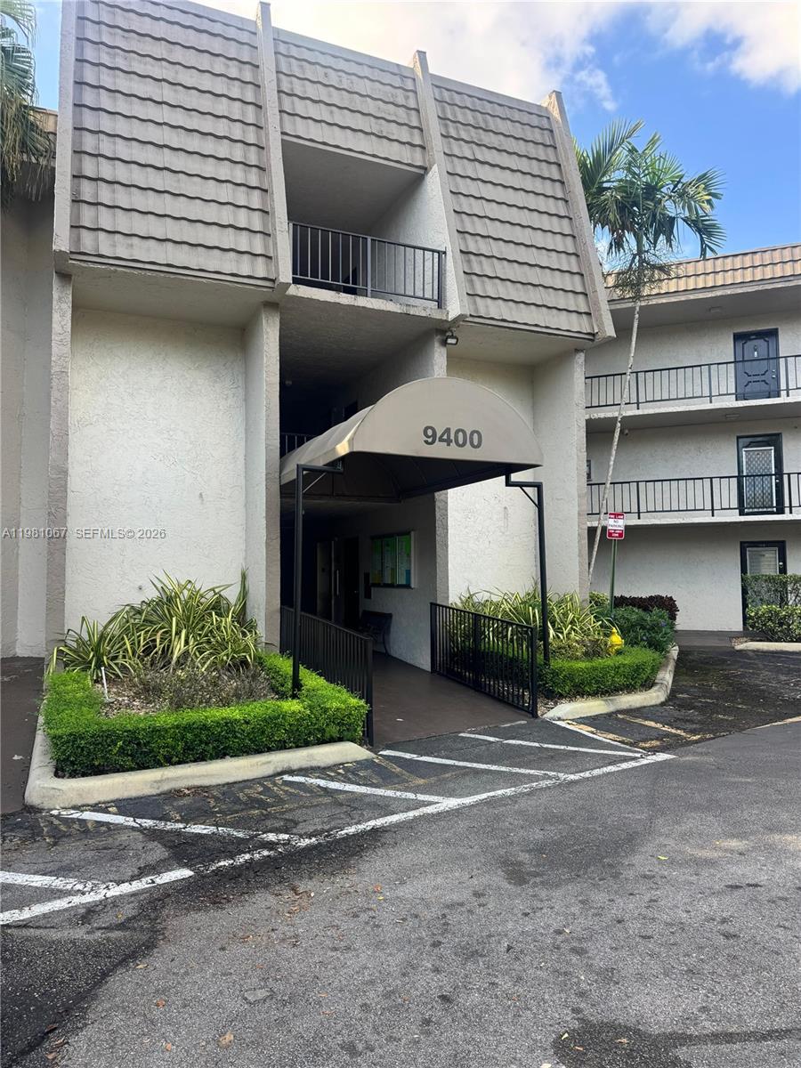 LIME BAY CONDOMINIUM 8 - Residential