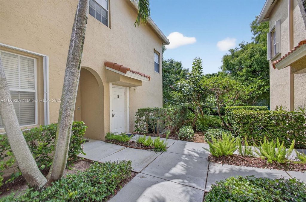 Photo of 107 Lighthouse Cir #H, Tequesta, FL 33469 (MLS # A11869353)