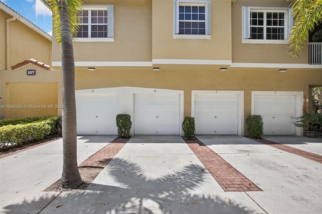 Photo of 107 Lighthouse Cir #H, Tequesta, FL 33469 (MLS # A11869353)