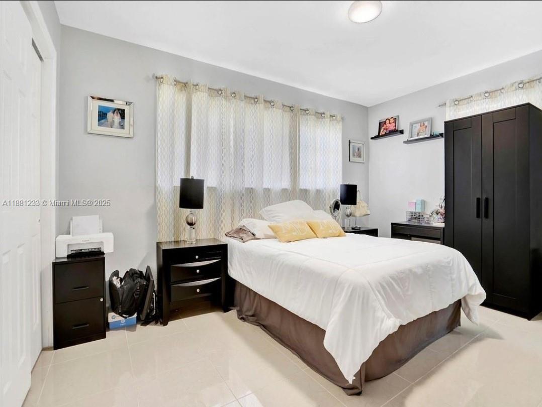 PEMBROKE PINES NO 3 - Residential Lease