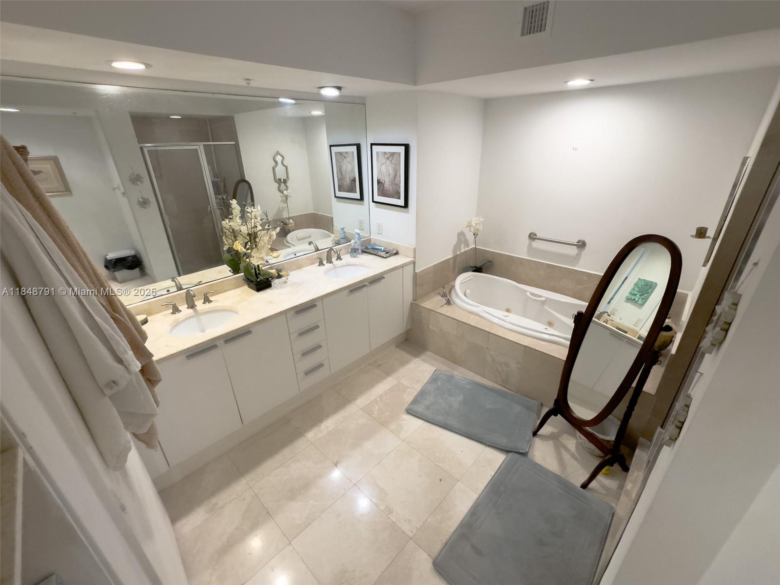 THE OAKS I CONDO - Residential