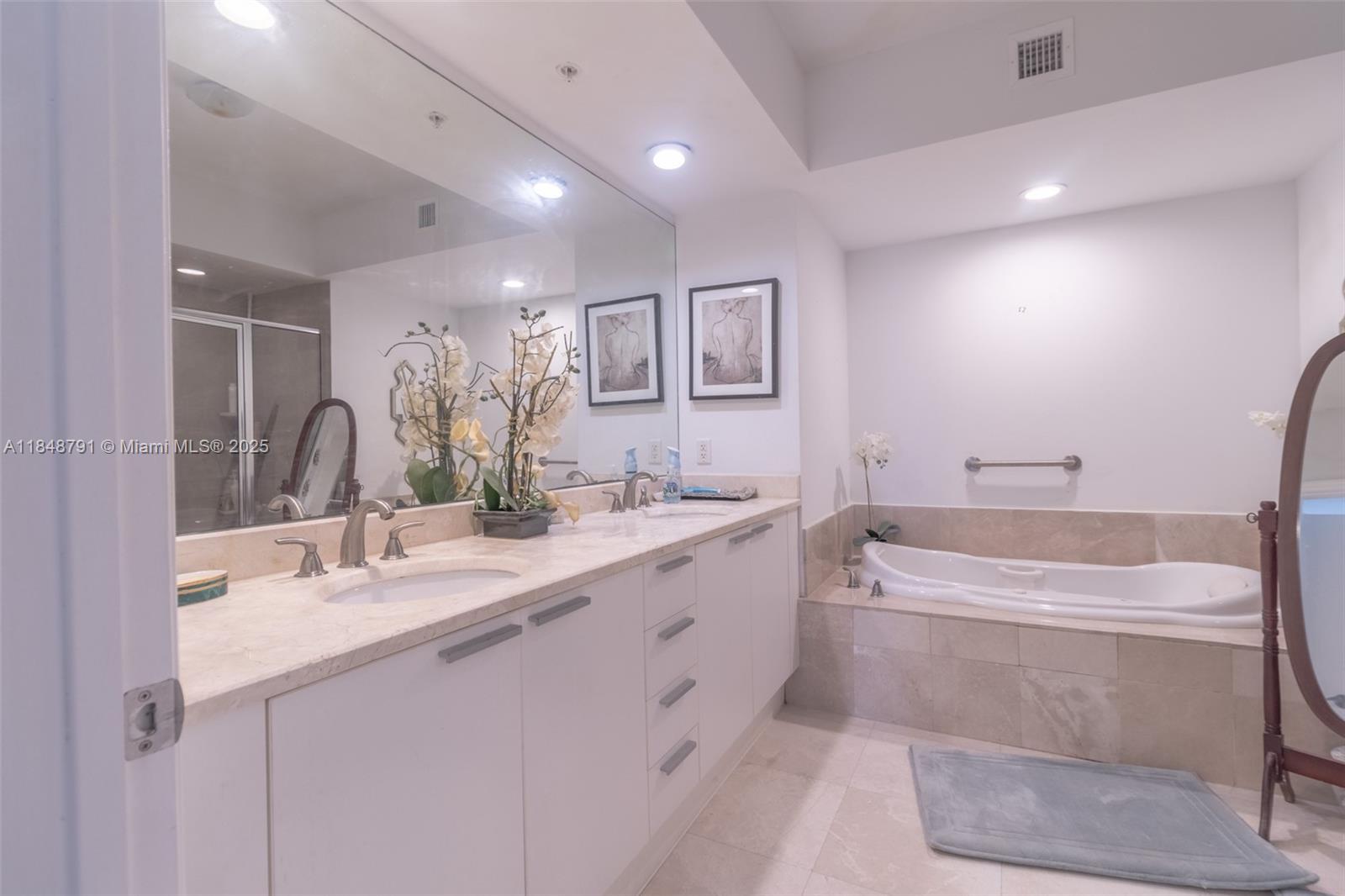 THE OAKS I CONDO - Residential