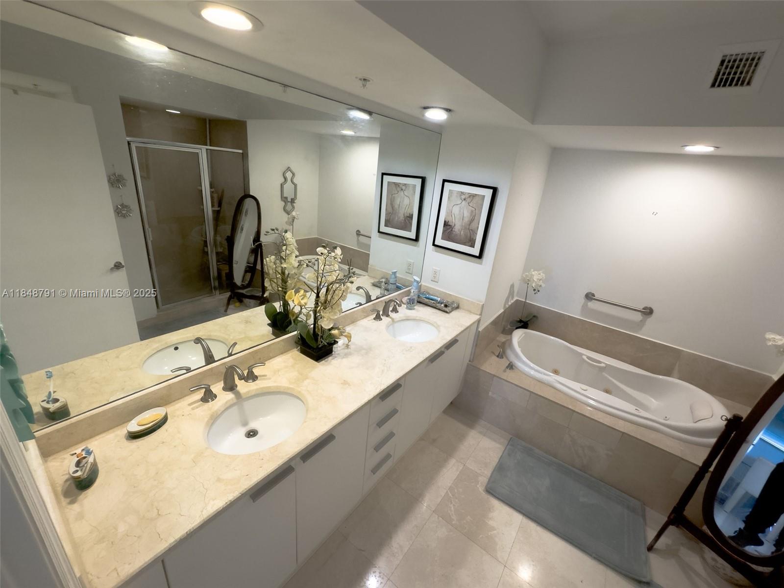 THE OAKS I CONDO - Residential