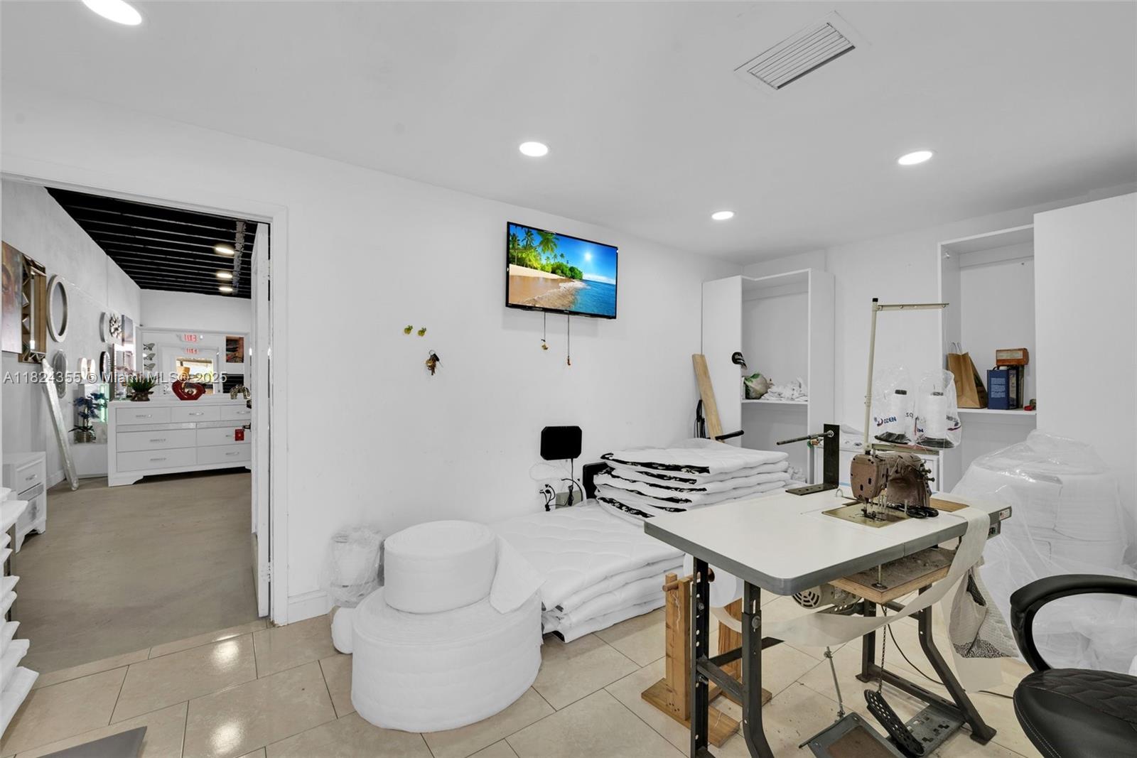 HIALEAH 8TH ADDN REV PL - Land