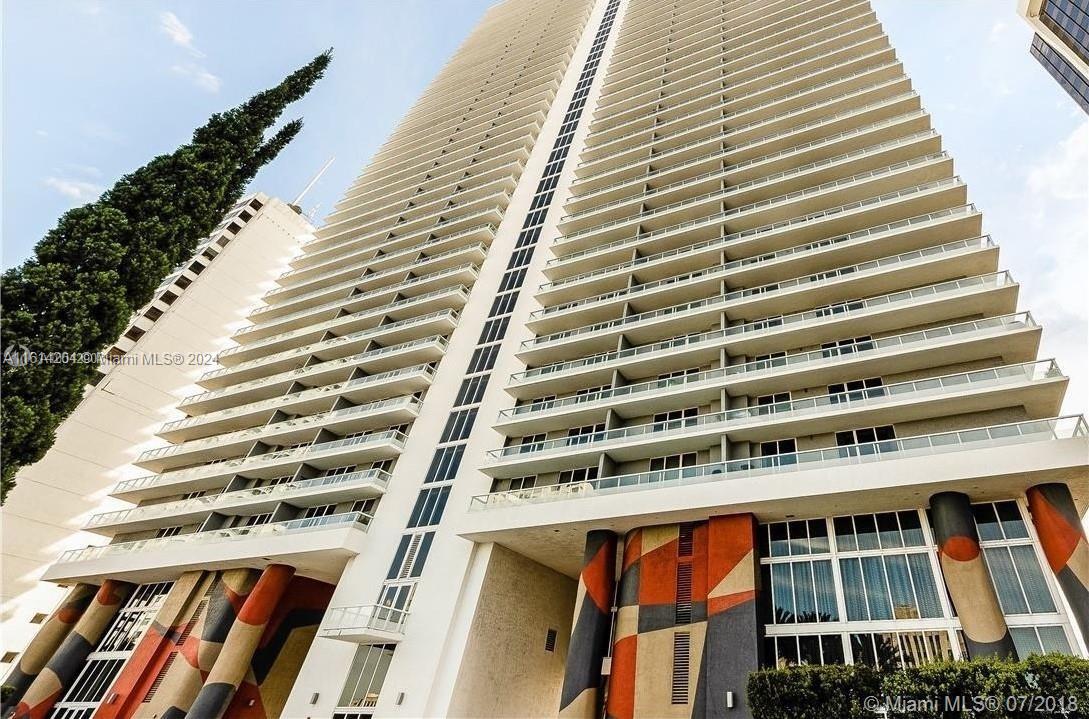 Spacious studio with renovated floors, fantastic kitchen, and large balcony to enjoy the sunset views. Washer & Dryer in unit and 1 assigned parking space. 50 Biscayne has the best Downtown Miami location across Biscayne Park and Bayside Marketplace. Steps away from Whole Foods, Metro Mover station, and cultural avenues such as museums and parks. Building features infinity pool, cabanas, fitness center with spa, 24-hour security and valet parking. Showings via show assist only.