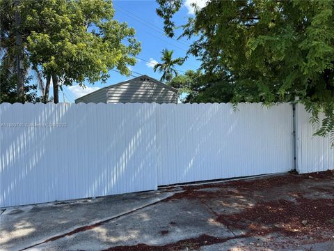 11751 SW 190th Ter 1A Miami FL 33177
