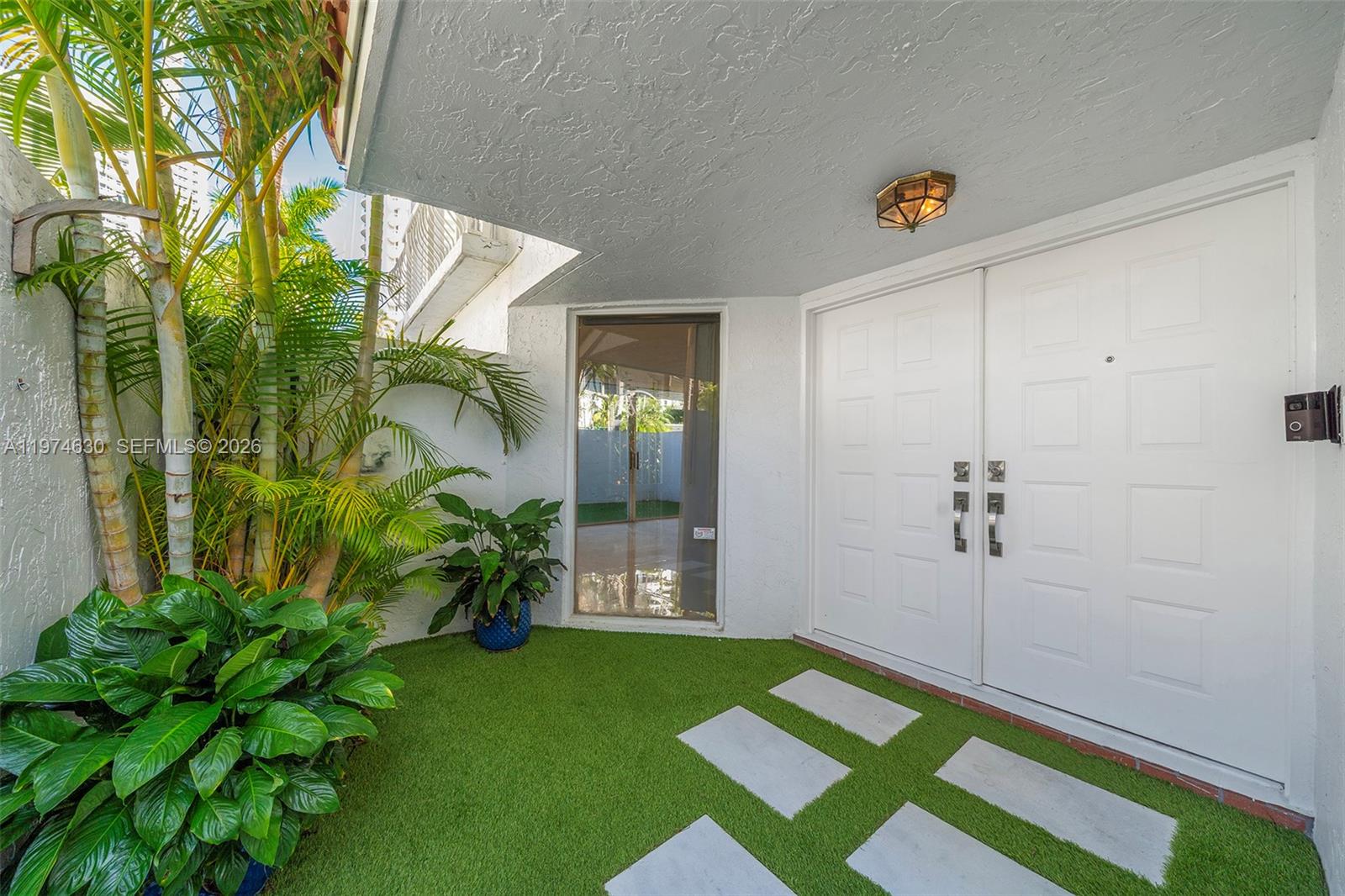 GOLDEN POINTE - Residential