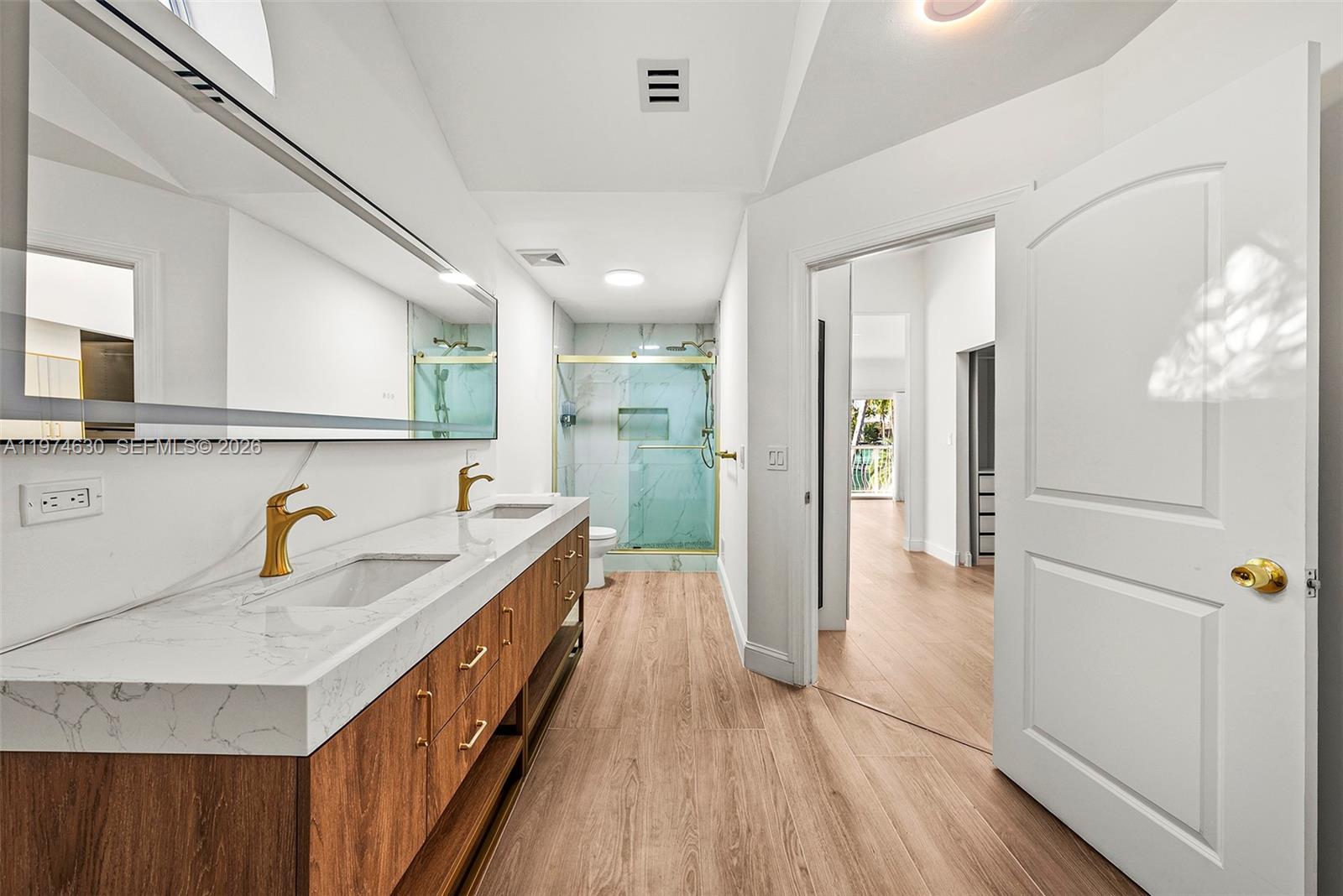 GOLDEN POINTE - Residential