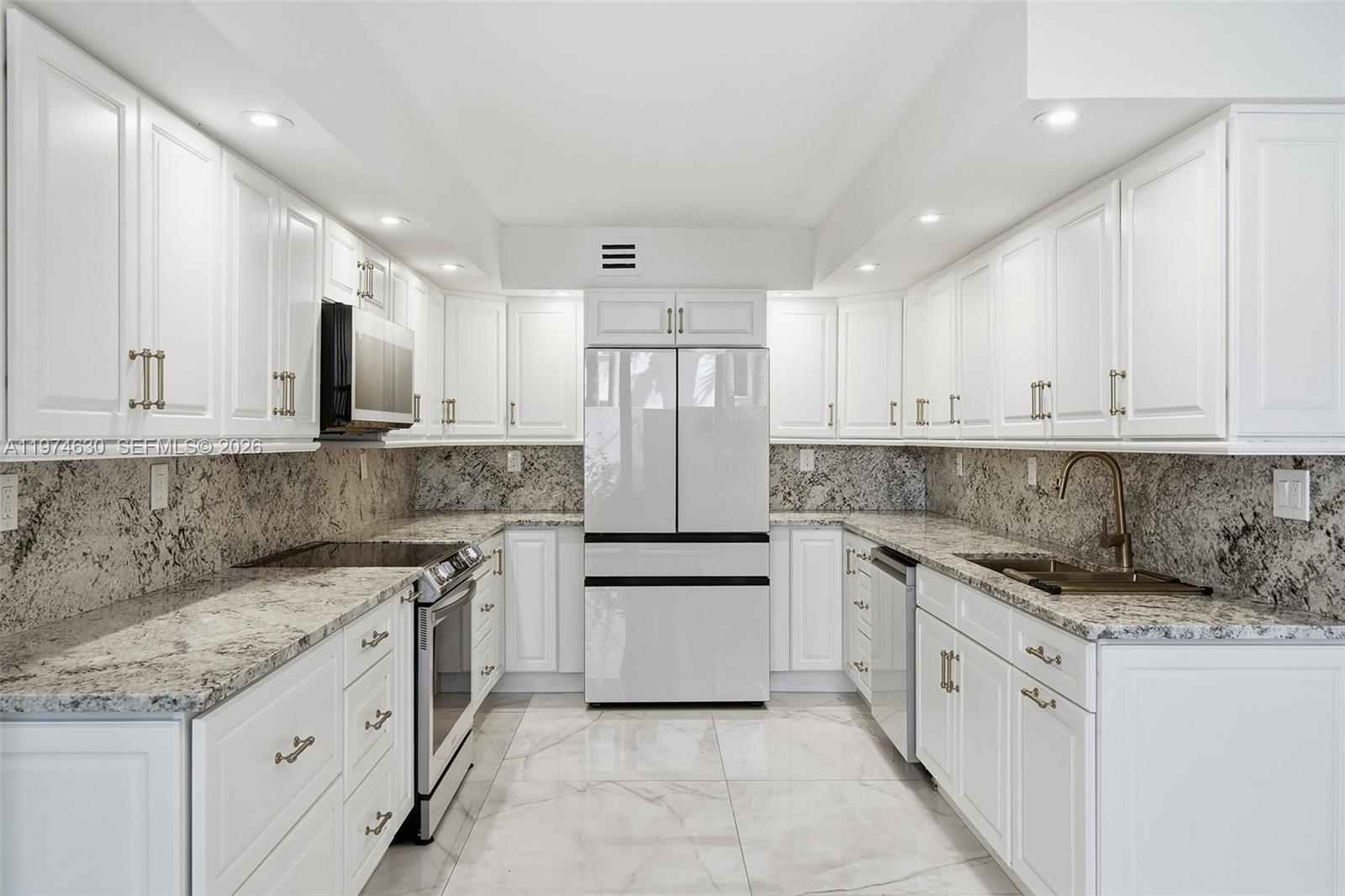 GOLDEN POINTE - Residential