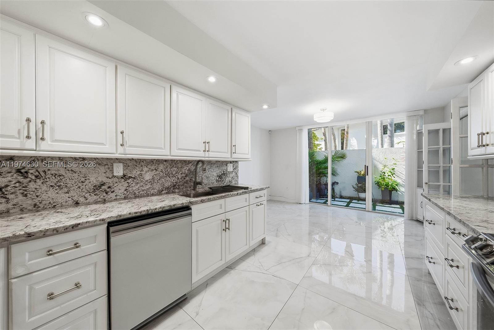 GOLDEN POINTE - Residential