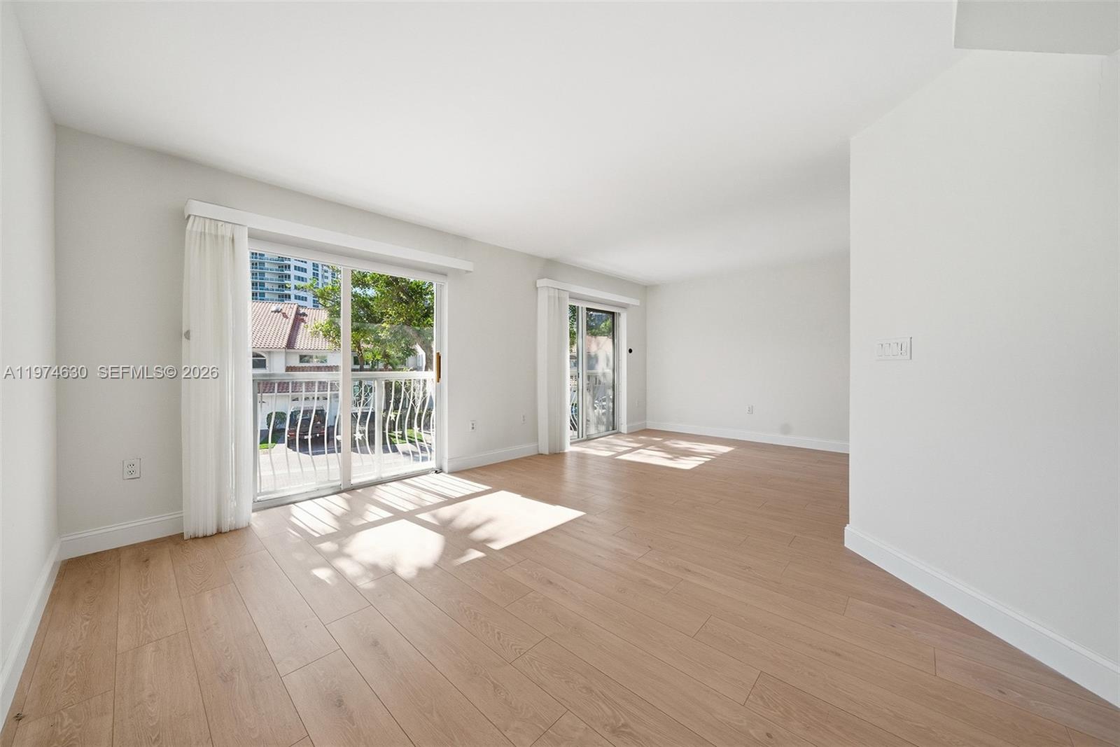 GOLDEN POINTE - Residential