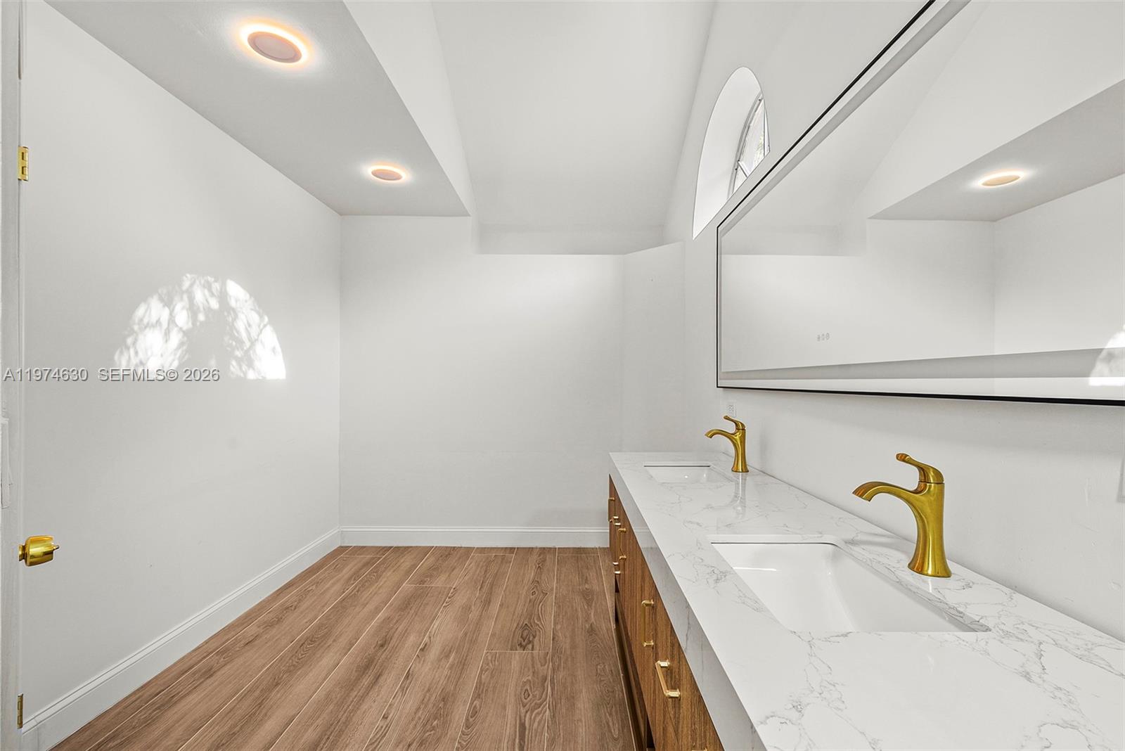 GOLDEN POINTE - Residential