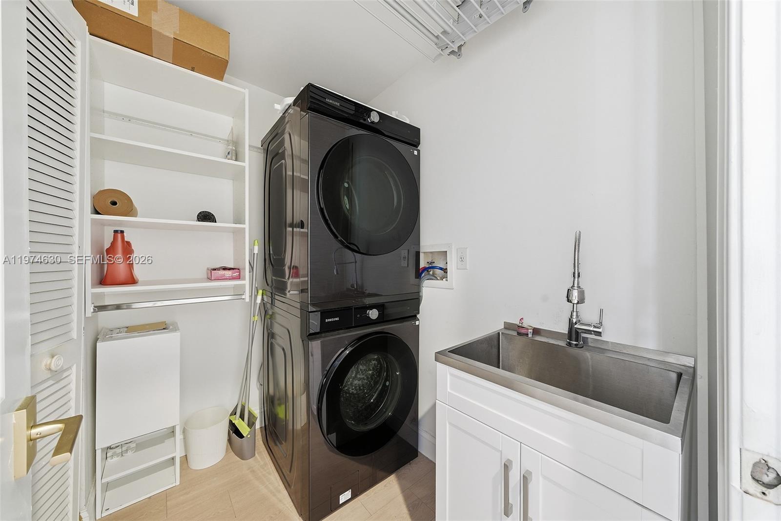 GOLDEN POINTE - Residential