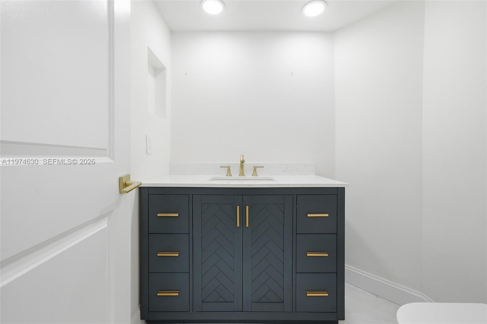 GOLDEN POINTE - Residential