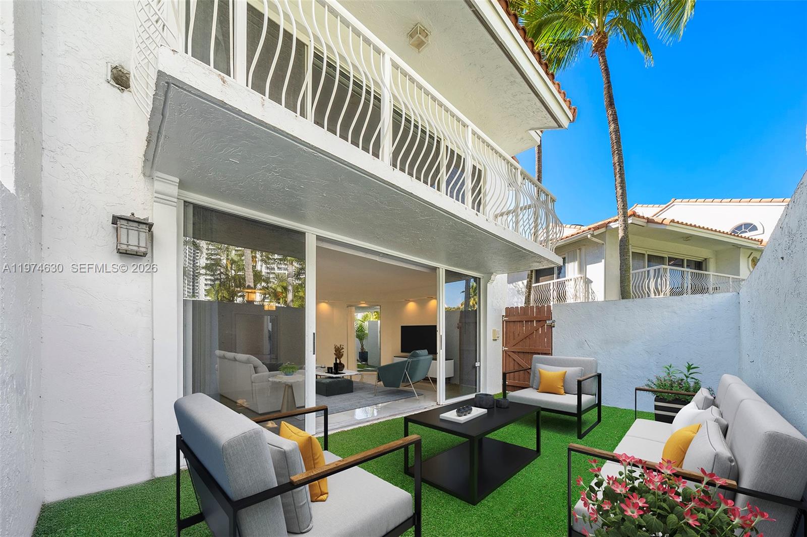 GOLDEN POINTE - Residential