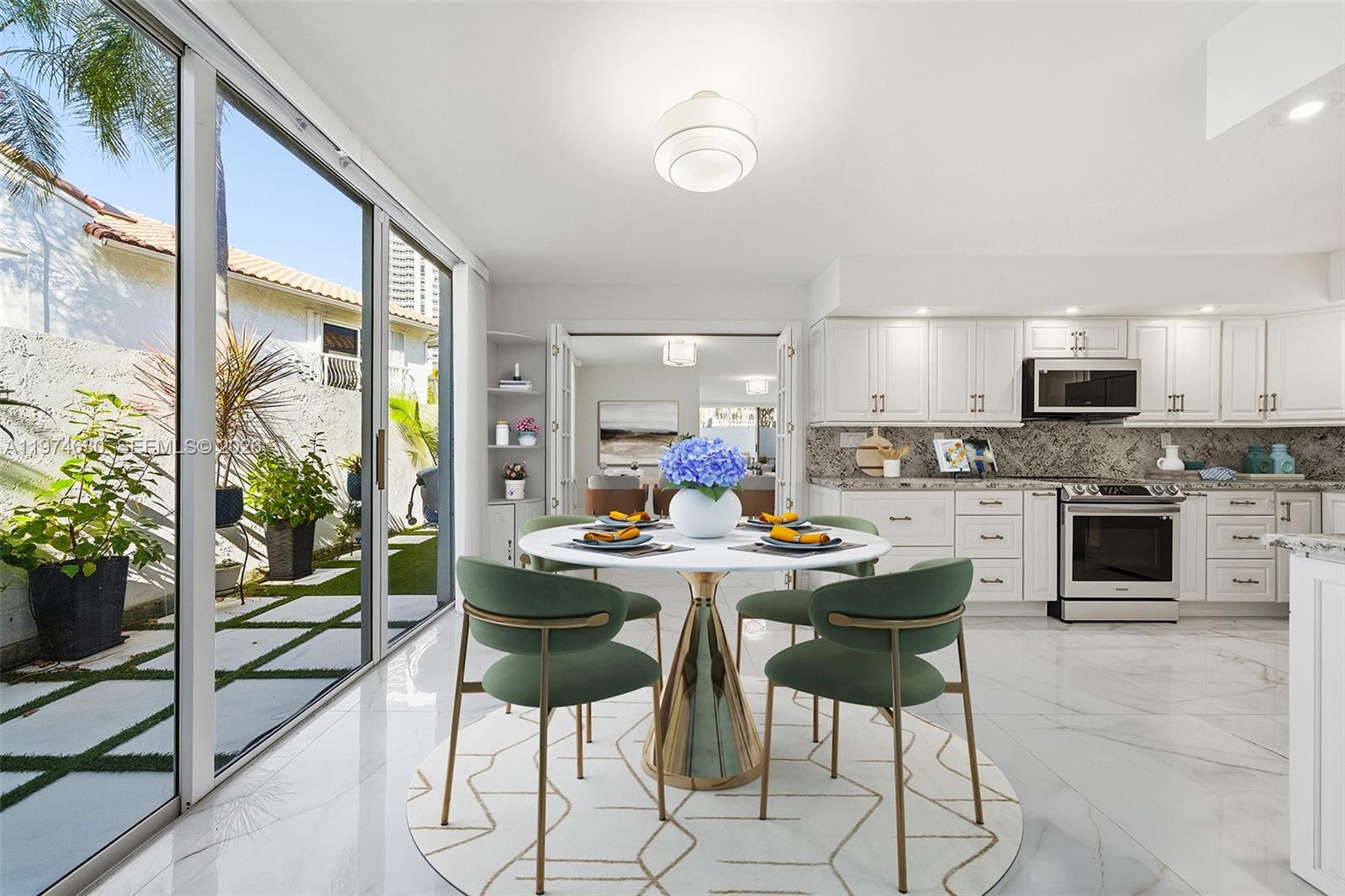 GOLDEN POINTE - Residential