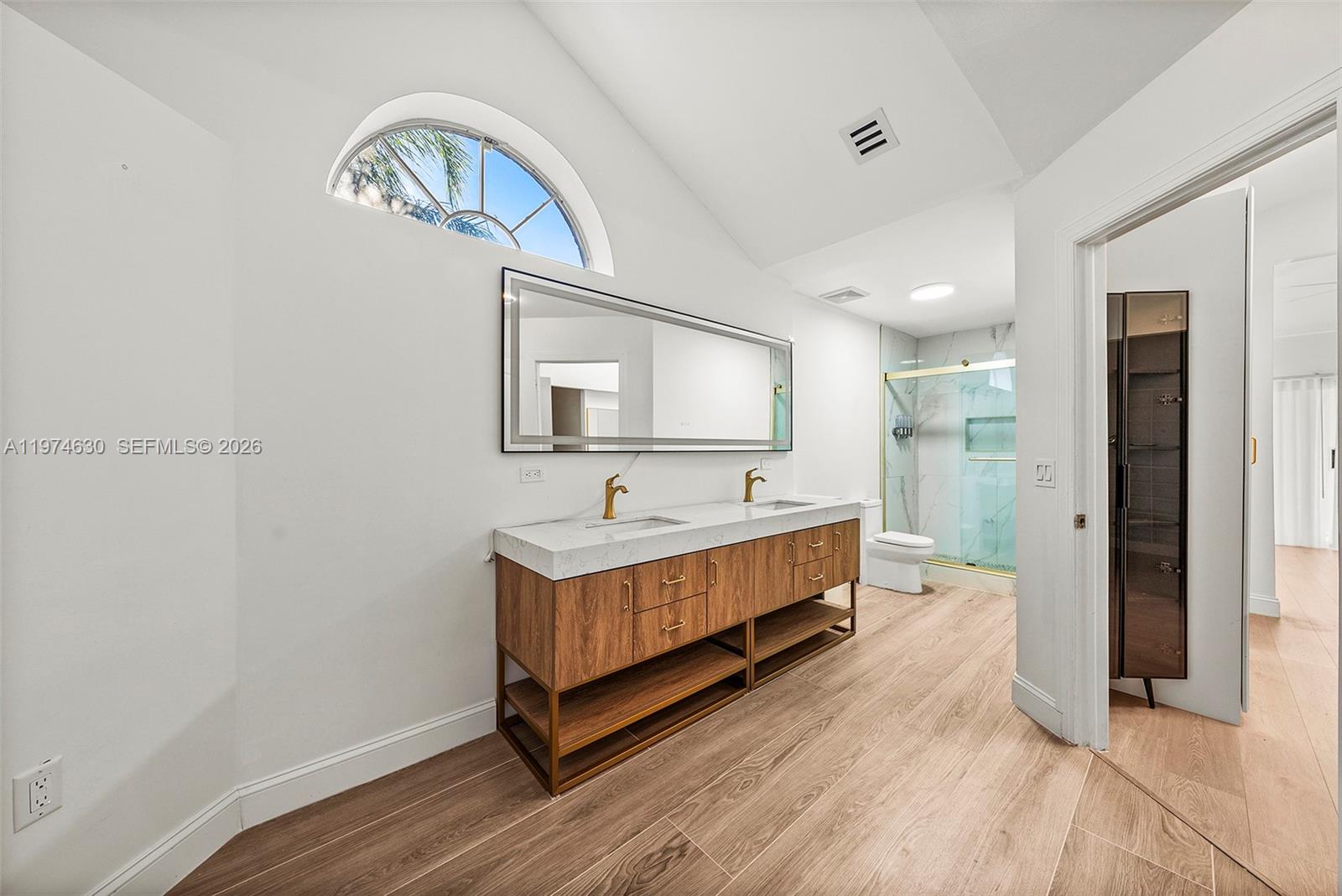 GOLDEN POINTE - Residential