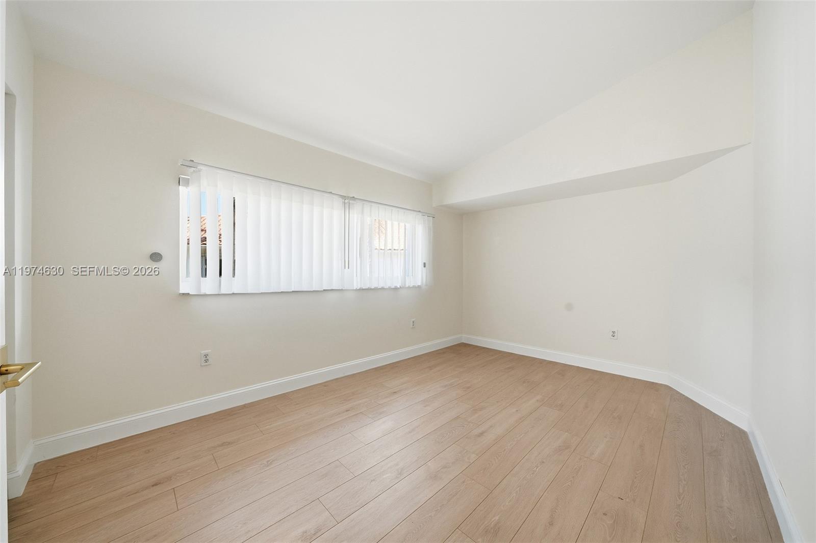 GOLDEN POINTE - Residential