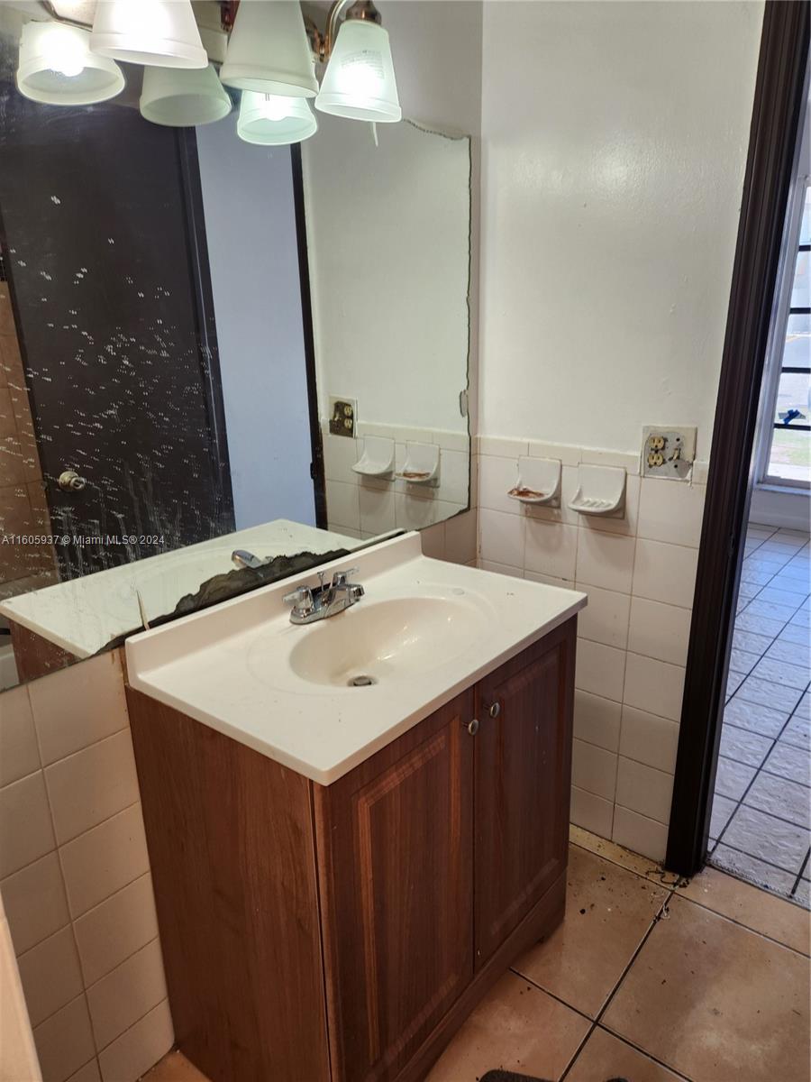 TAM O SHANTER VILLAS SEC - Residential