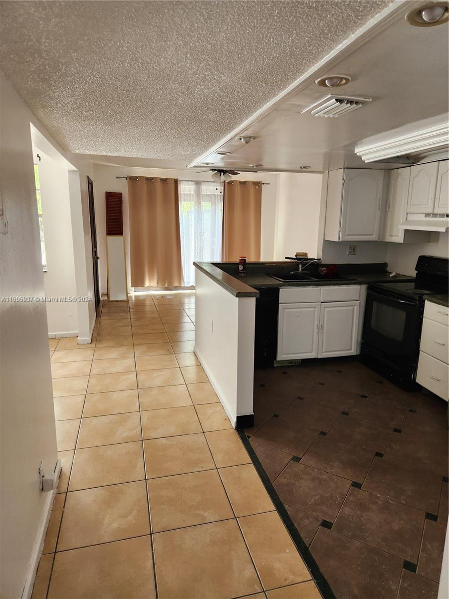 TAM O SHANTER VILLAS SEC - Residential