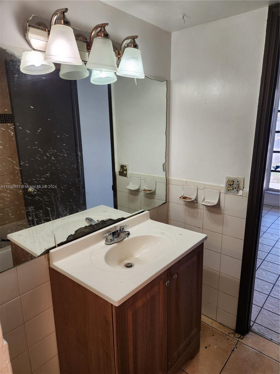 TAM O SHANTER VILLAS SEC - Residential