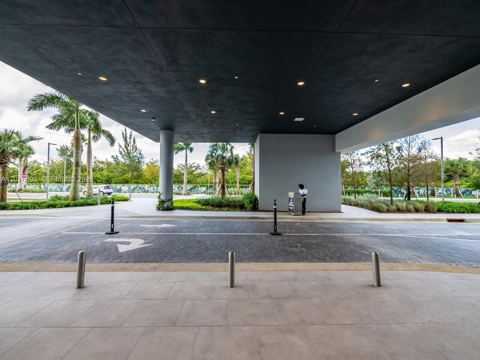2000 S Metropica Way 2007