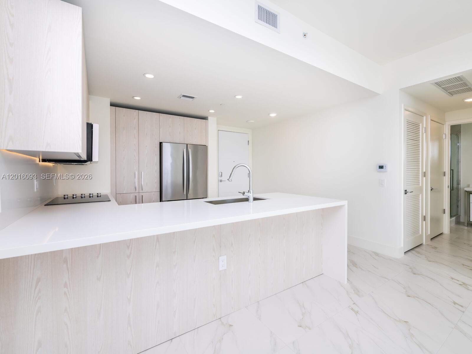 METROPICA NORTH TOWER ONE - Residential Lease