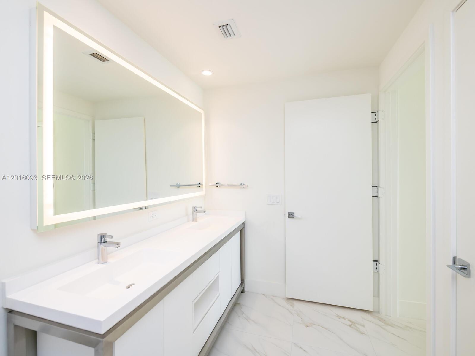 METROPICA NORTH TOWER ONE - Residential Lease